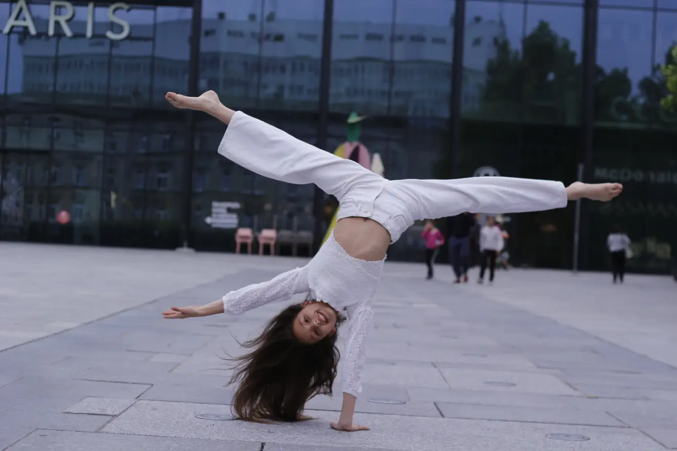 - 'file://kwy9stvwcltx0l3t'